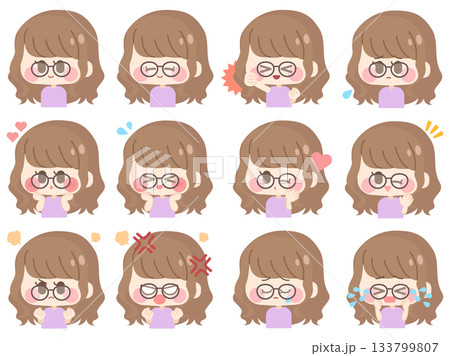 眼鏡のゆるふわヘアの女の子（まとめ01） 133799807