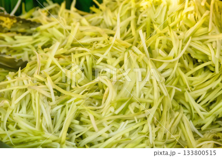 Shredded green papaya texture 133800515