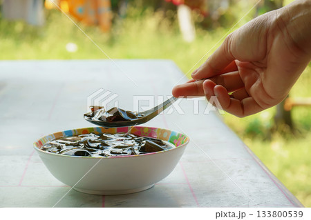 Grass jelly in syrup 133800539