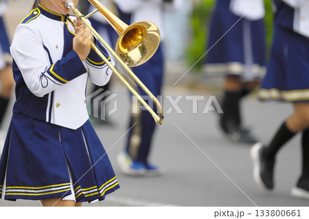 マーチングバンド　パレード　楽器 133800661