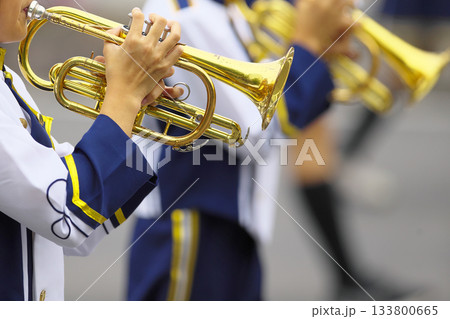 マーチングバンド　パレード　楽器 133800665