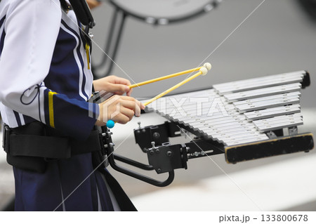 マーチングバンド　パレード　楽器 133800678