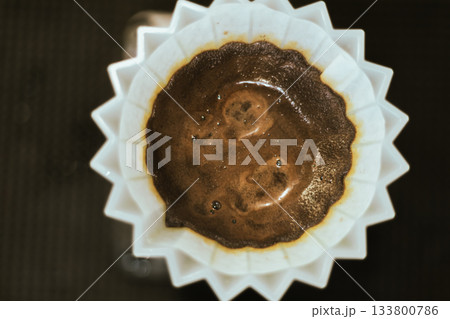 Hand drip coffee 133800786