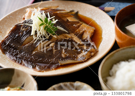 カレイの煮付け カレイの煮付け 133801798