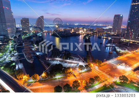 《神奈川県》横浜ベイエリアの夜明け 133803203