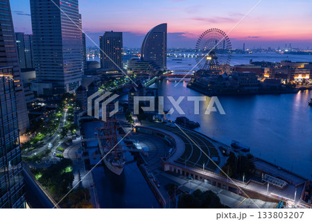 《神奈川県》横浜ベイエリアの夜明け 133803207