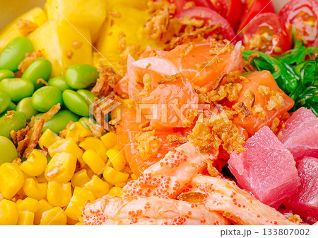 Fresh sushi bowl filled with colorful ingredients at a vibrant market scene 133807002