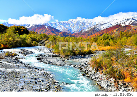松川大橋／松川より五竜岳方面を望む(長野県白馬村)【2025.11】 133810850