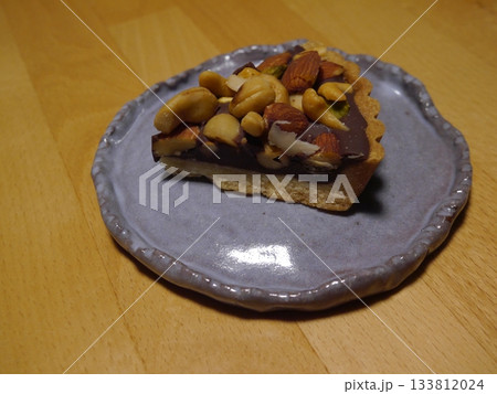 チョコとナッツのタルト 133812024