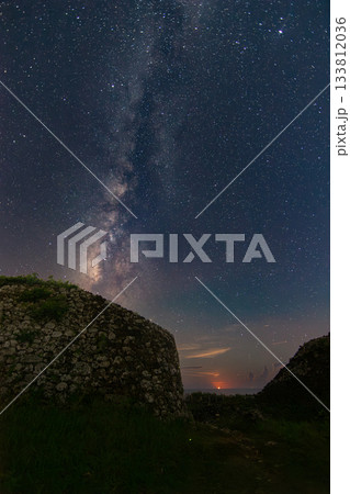 具志川城跡に上る天の川 133812036