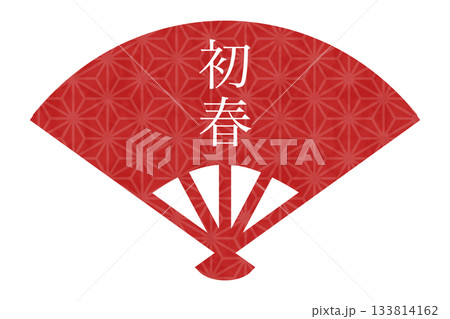 赤色の麻の葉模様の扇と初春文字の和風デザイン 赤色の麻の葉模様の扇と初春文字の和風デザイン 133814162