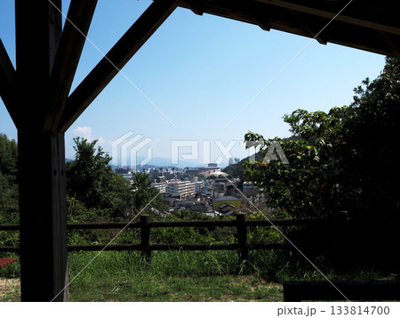 秋の高知市(源内山緑地の東屋からの眺望) 秋の高知市(源内山緑地の東屋からの眺望) 133814700