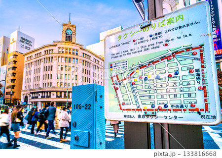 日本の東京都市景観 師走…。銀座には多くのタクシー行き交う…乗車禁止地区がある… 日本の東京都市景観 師走…。銀座には多くのタクシー行き交う…乗車禁止地区がある… 133816668
