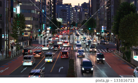 靖国通り・神田淡路町交差点付近の夕景 都市景観(2025年11月) 靖国通り・神田淡路町交差点付近の夕景 都市景観(2025年11月) 133816713