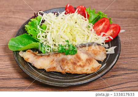 夕食のマダラのムニエル 133817633