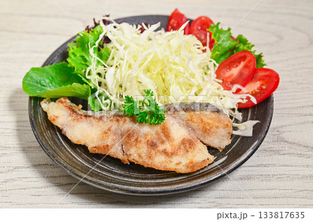 夕食のマダラのムニエル 133817635