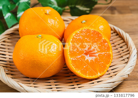 ざるに盛られたみかん ざるに盛られたみかん 133817796