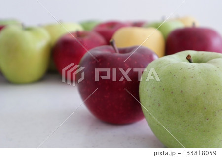 美味しそうな林檎 133818059
