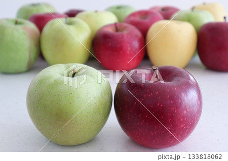青りんご赤りんご 133818062