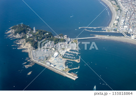 江の島を空撮 江の島を空撮 133818864