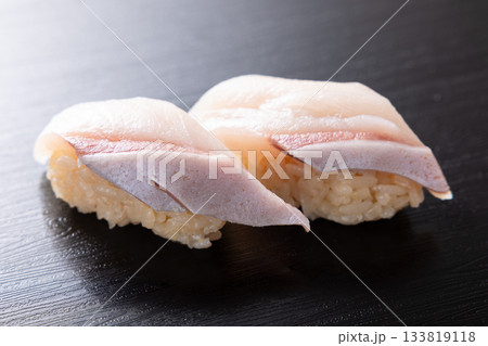 美味しい寒ブリの握り鮨 133819118