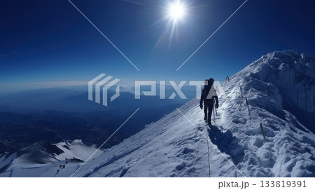 雪山を進む登山者のドラマチックな3Dイラスト 雪山を進む登山者のドラマチックな3Dイラスト 133819391
