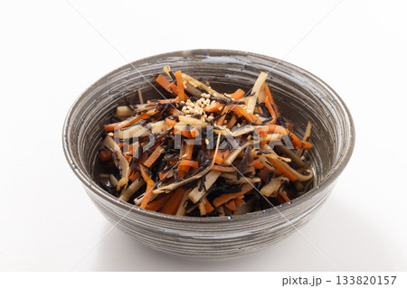 ひじき煮（ごぼう　にんじん　ひじき） 133820157