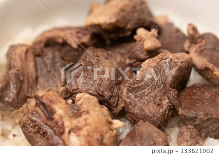 メバチマグロの角煮丼のイメージ メバチマグロの角煮丼のイメージ 133821002