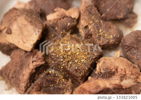 メバチマグロの角煮丼のイメージ メバチマグロの角煮丼のイメージ 133821005