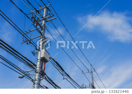 青空と電柱の装柱 133821440
