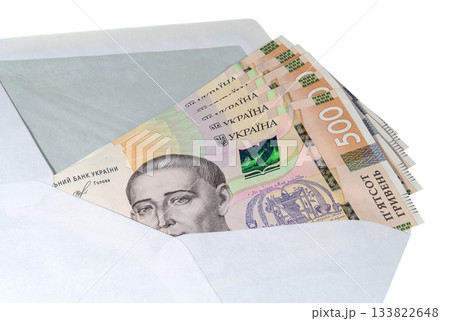 Banknotes of five hundred Ukrainian hryvnias in a paper envelope 133822648