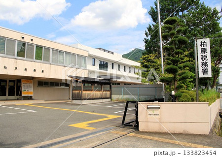 兵庫・柏原税務署 兵庫・柏原税務署 133823454