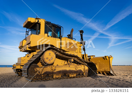 Bull dozer heavy machinery. Industrial heavy equipment. Bulldozer or dozer machinery. Old heavy equipment of bulldozer with sand in bucket. Industrial dozer Bull dozer heavy machinery. Industrial heavy equipment. Bulldozer or dozer machinery. Old heavy equipment of bulldozer with sand in bucket. Industrial dozer 133826151