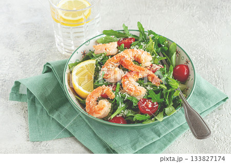 Shrimp salad with arugula and cherry tomatoes, with parmesan cheese, healthy food, 133827174