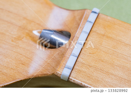 【ギター】ナットの交換作業 【ギター】ナットの交換作業 133828992