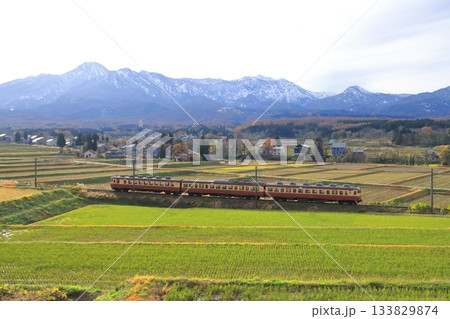 雄大な北アルプスを背景に疾走するえちごトキめき鉄道455・413系電車_2025/11/23撮影 雄大な北アルプスを背景に疾走するえちごトキめき鉄道455・413系電車_2025/11/23撮影 133829874