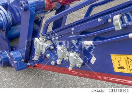 【店舗の解体と重機のシリンダー】 【店舗の解体と重機のシリンダー】 133830163