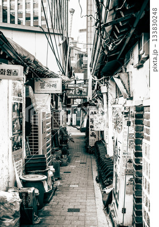 ソウル　仁寺洞（インサドン）　路地裏の食堂 133830248
