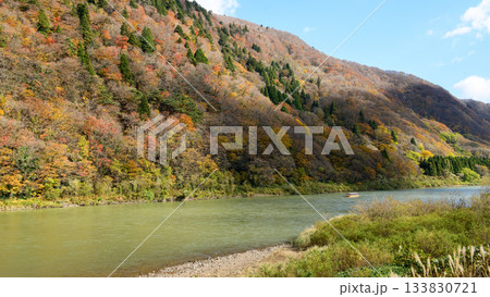 最上川舟下り　静かに下る観光船　山形県 133830721