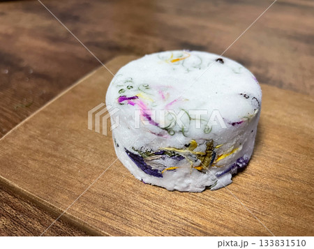 バスボム・ほんわか温まるハーブが香る癒やしのバスタイム 133831510