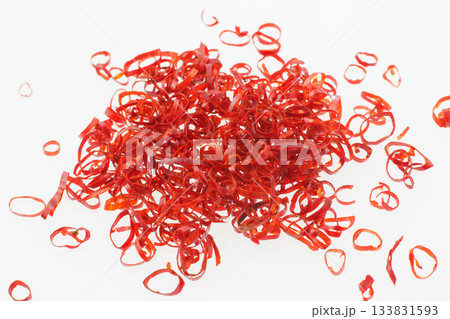 輪切り唐辛子 白バック 輪切り唐辛子 白バック 133831593