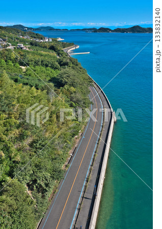 多々羅大橋から眺める瀬戸内海とドライブウェイ 133832140