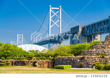《香川県》青空の下の瀬戸大橋 133832218