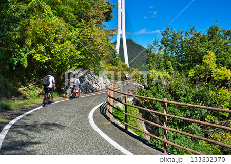 多々羅大橋を目指すサイクリスト 133832370