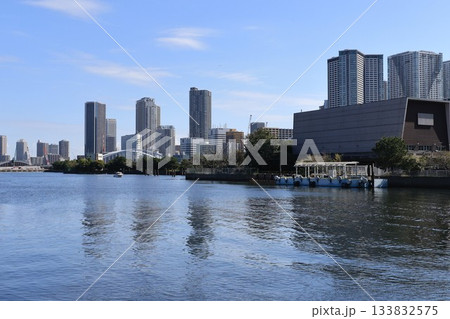 水上バスから見た中央区勝ち鬨の風景 水上バスから見た中央区勝ち鬨の風景 133832575