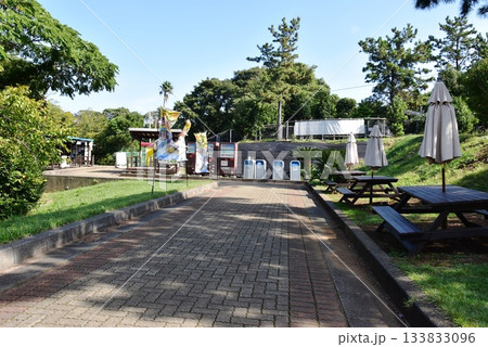 熱海市 初島の周遊路と観光案内板とSARUTOBI入口 熱海市 初島の周遊路と観光案内板とSARUTOBI入口 133833096