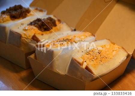 ボリュームたっぷりなたまごサンド 133833416