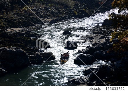 保津川下りを楽しむ人々 133833762