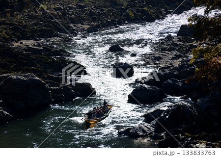 保津川下りを楽しむ人々 133833763