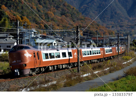 伯備線を走る273系特急やくも7号 133833797